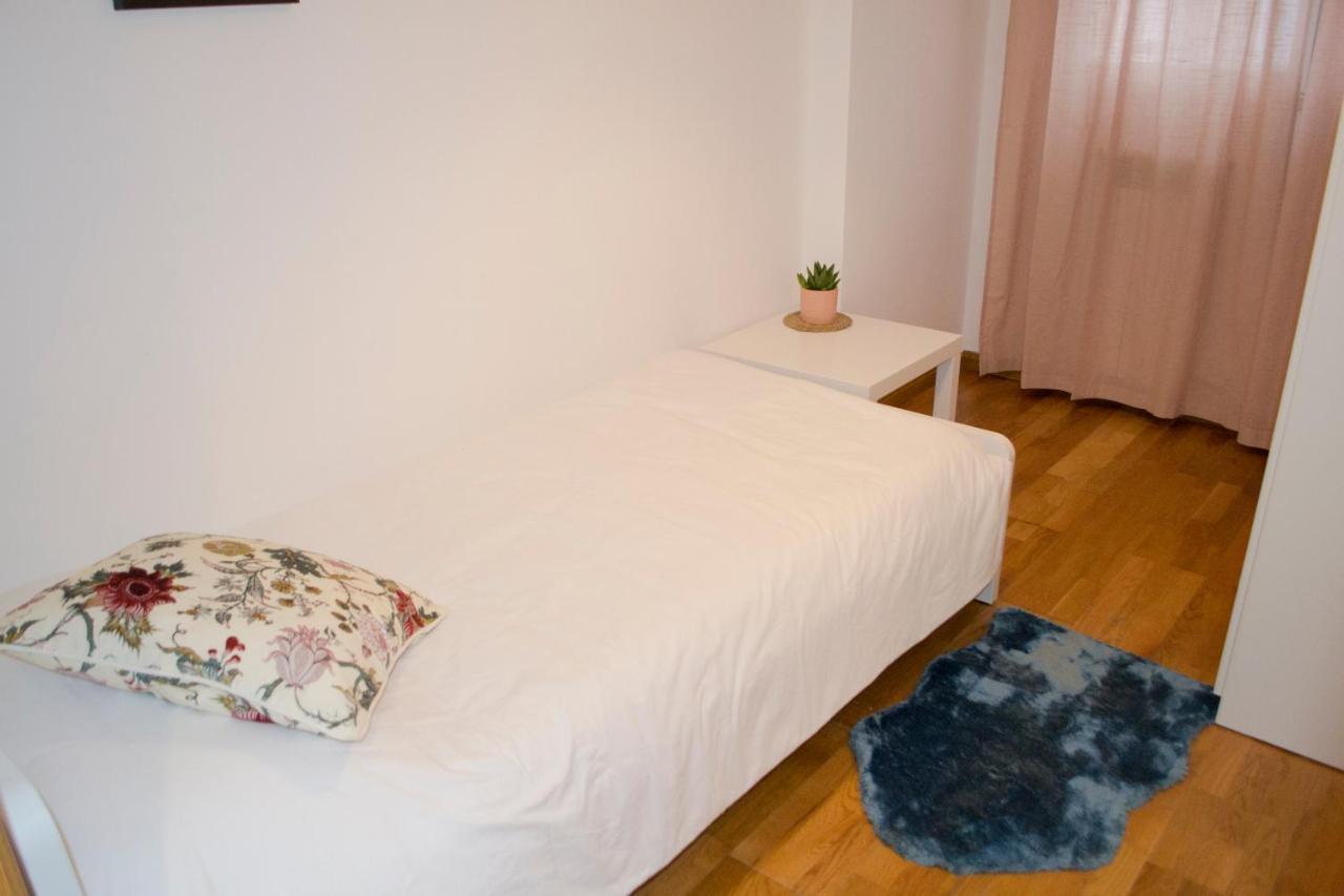 Apartamenticos Torrenueva I Zaragoza Eksteriør bilde